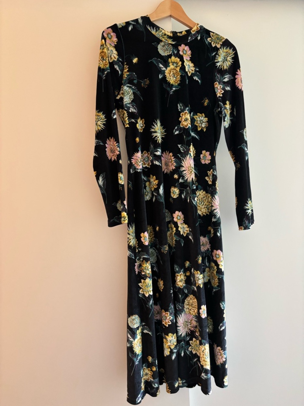 Black Floral Velvet Long-Sleeve Midi Dress